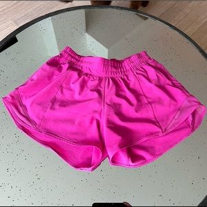 Lululemon Hotty Hot Low-Rise Lined Short 4" size 6 Tall